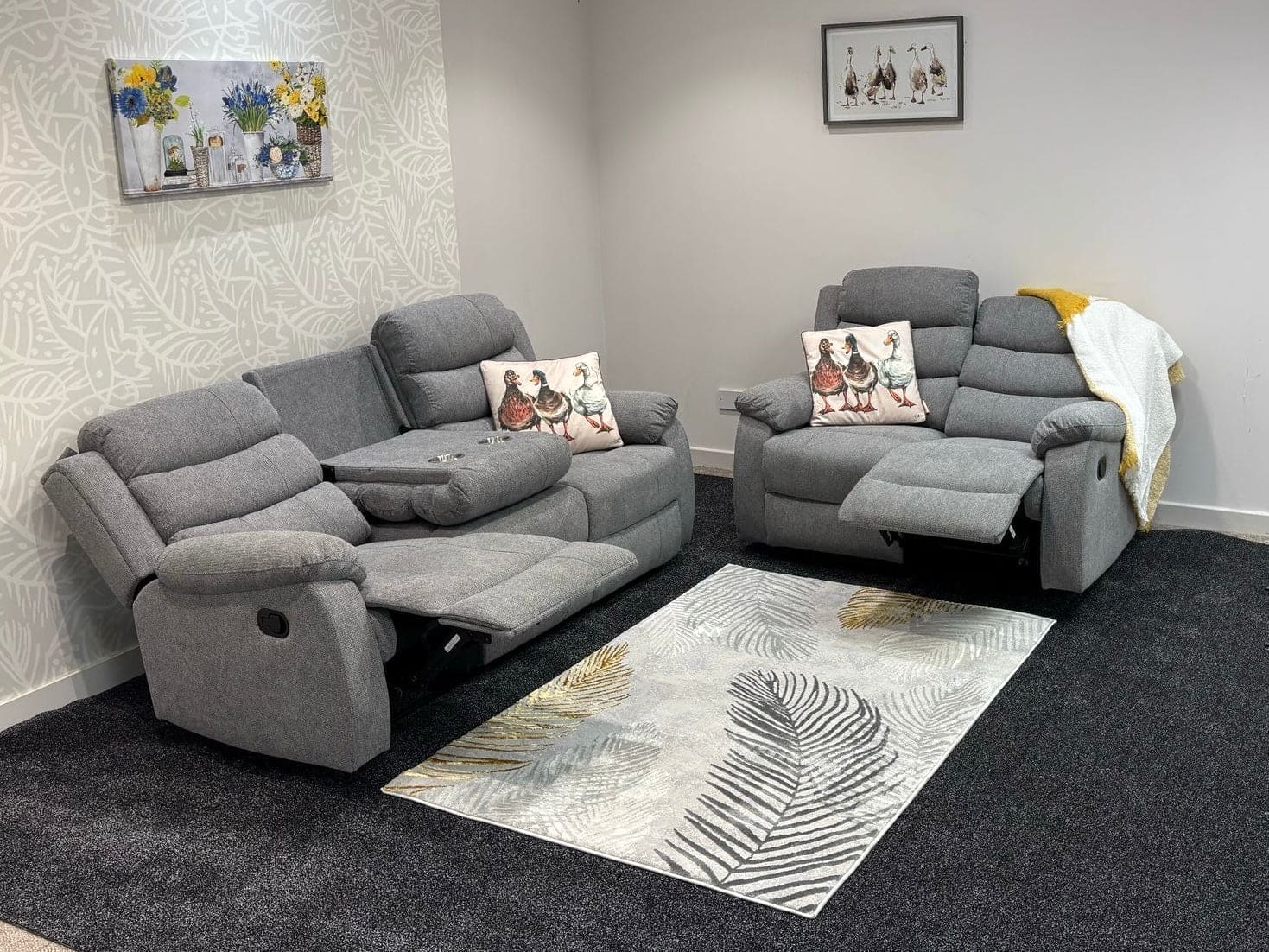 "Lewson" Electric / Power Reclining Grey Fleck Fabric Sofa Set - USB Charging & Drinks Tray Table | Couch | - Image 3