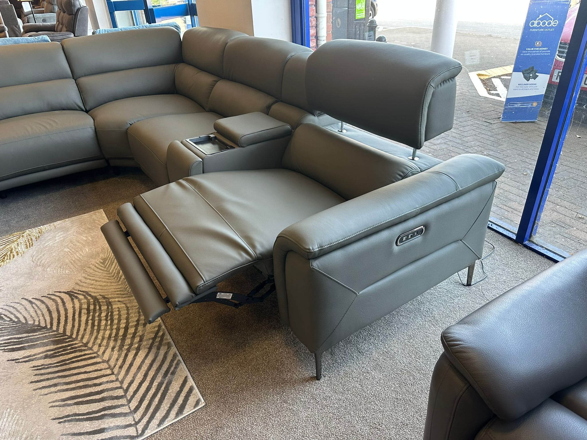 San Andreas Electric Recliner Grey Top Grain Leather Corner Sofa With Charging Console - Image 9
