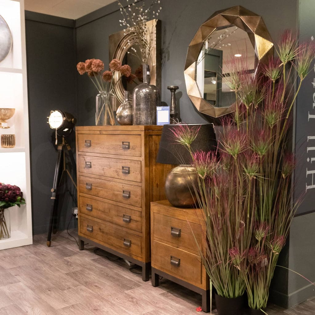 Winchester Collection Five Drawer Chest - Image 4